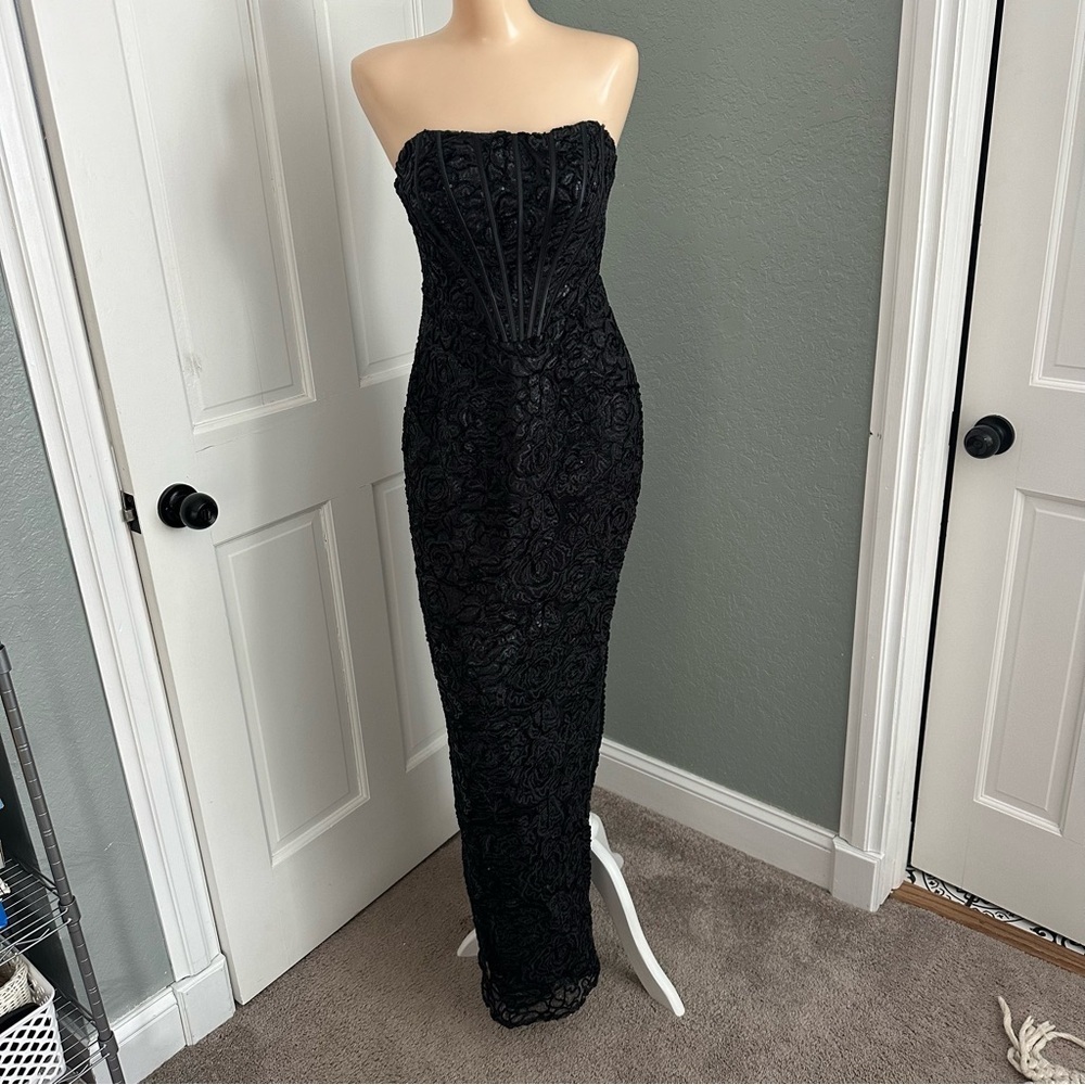 LULU’S STATELY AURA MESH VELVET STRAPLESS BUSTIER MAXI DRESS - Picture 5 of 16